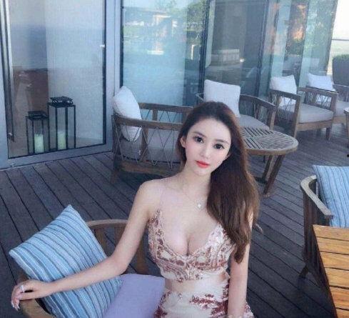 张雨涵吃瓜网红,从吃瓜网红到话题女王，她如何成为网络焦点？