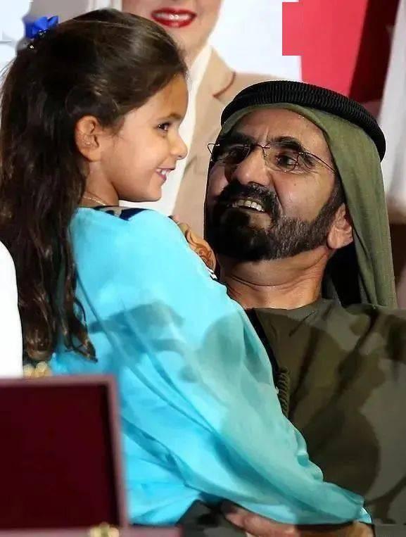 迪拜网红吃瓜事件真相